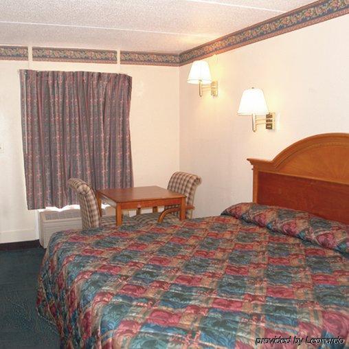 Days Inn By Wyndham Knoxville North Powell Room photo